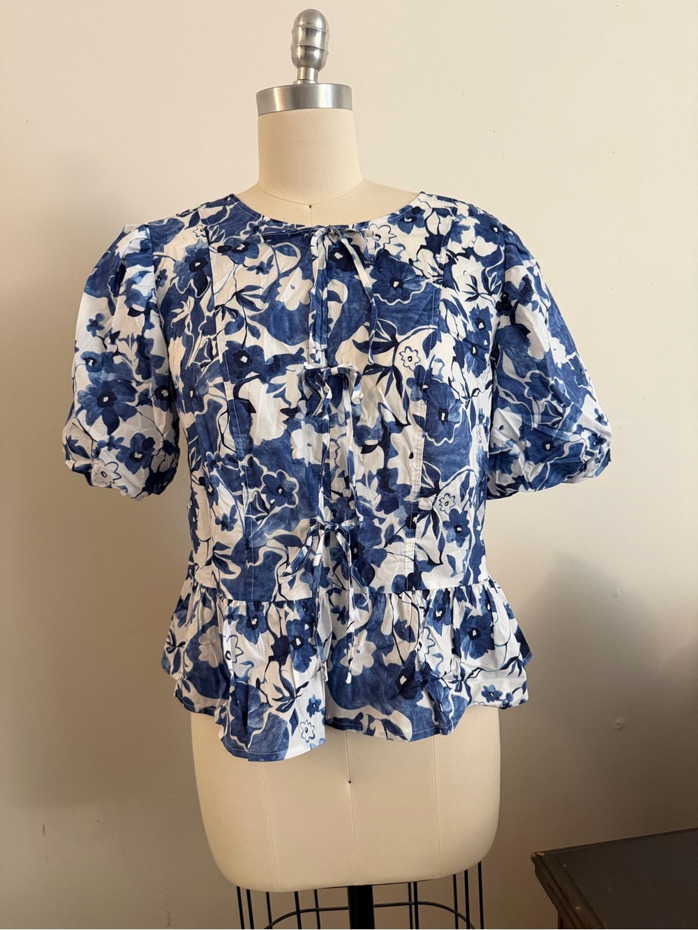 MELLODAY Blue & White Floral Peplum Puff-Sleeve Blouse